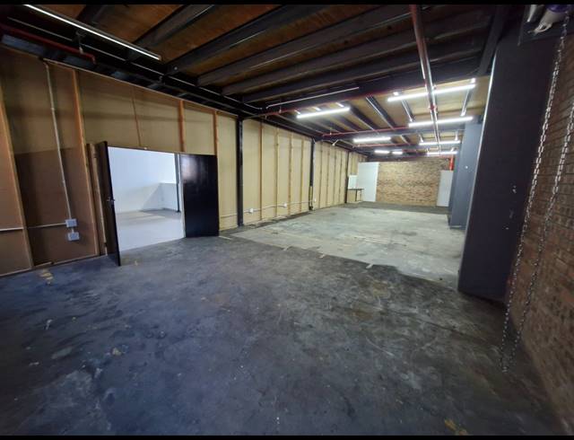 372M² SHOWROOM TO LET IN KRAMERVILLE